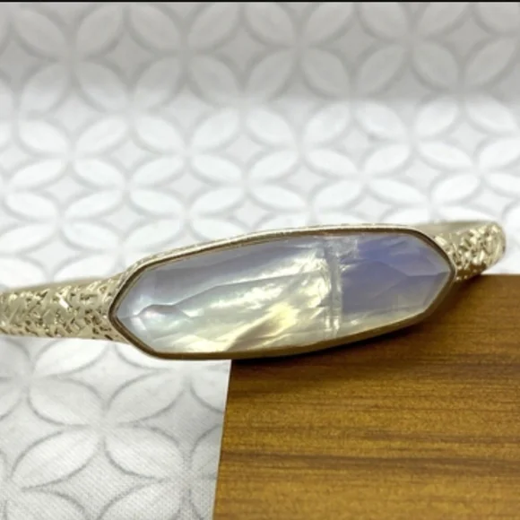 ❗️Kendra Scott❗️Layla Cuff Bracelet With 🌟Gold and 🌝Opalescent Stone 🤍 - Picture 2 of 3